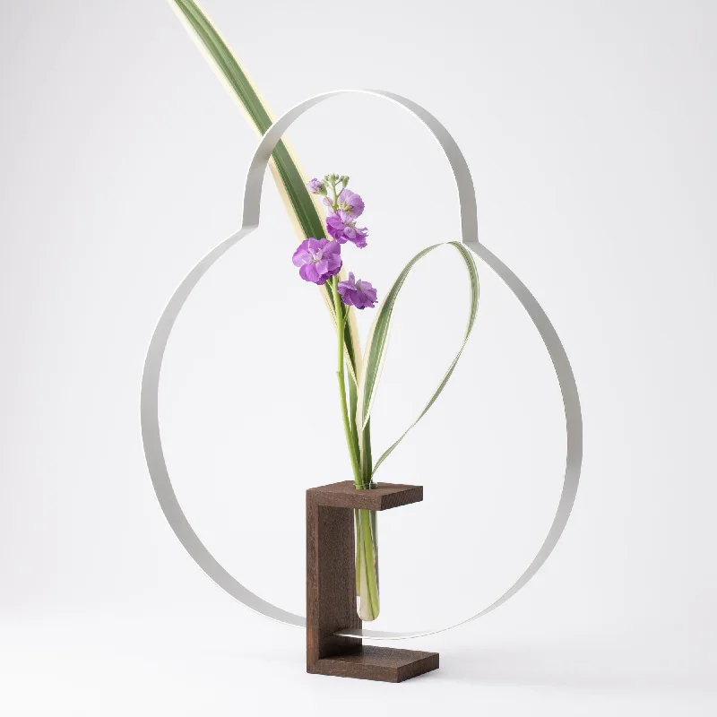 modern handmade geometric flower jar for floral designs -Gourd Window Frame Aluminum Single Flower Vase